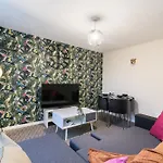 Coventry- Perchfoot 3 Bedroom Contractor And Pet-Friendly Spacious House By Sublime Stays