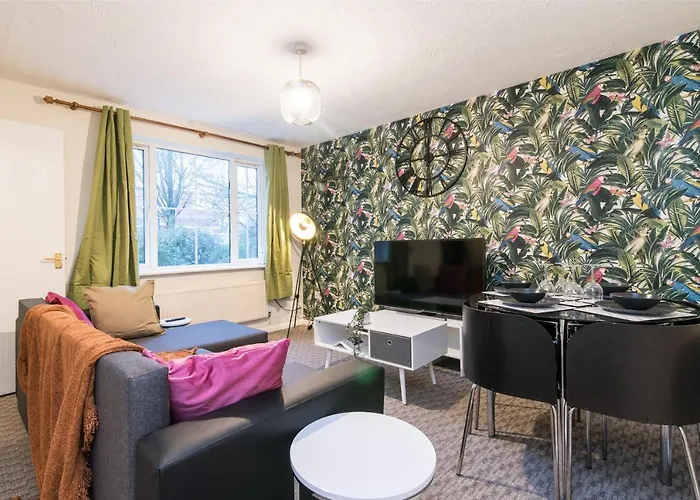 Coventry- Perchfoot 3 Bedroom Contractor And Pet-Friendly Spacious House By Sublime Stays