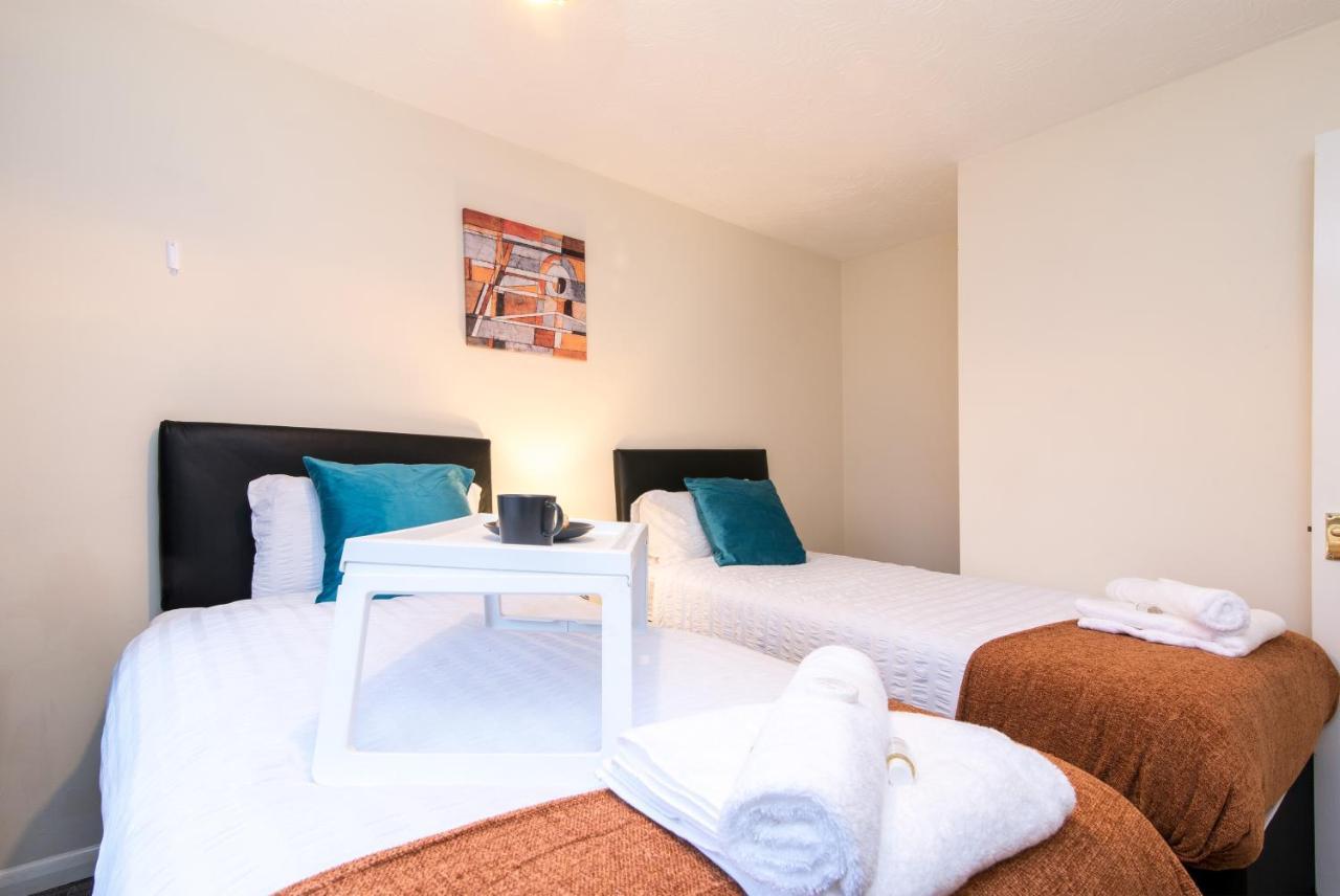 Coventry- Perchfoot 3 Bedroom Contractor And Pet-friendly Spacious House By Sublime *